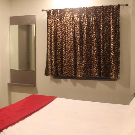 Hotel Lakshmi Grand Visakhapatnam Værelse billede