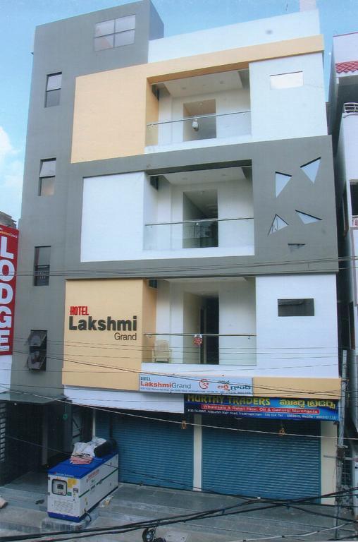 Hotel Lakshmi Grand Visakhapatnam Eksteriør billede