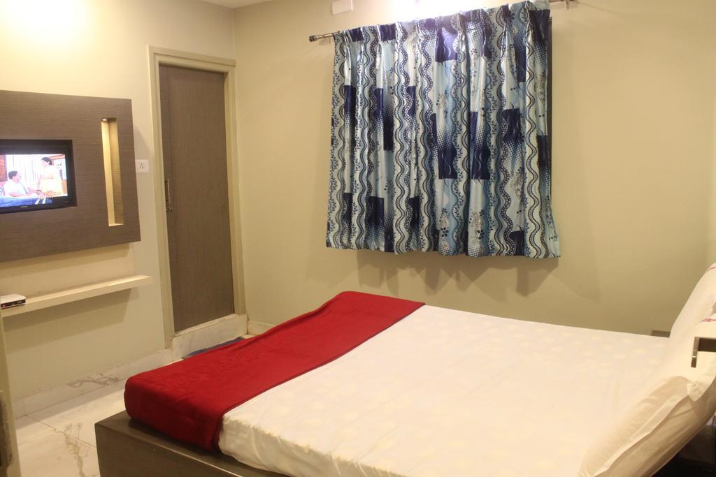 Hotel Lakshmi Grand Visakhapatnam Værelse billede