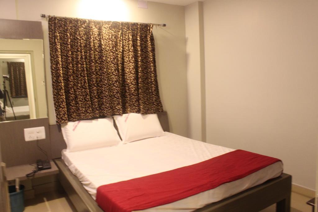 Hotel Lakshmi Grand Visakhapatnam Værelse billede